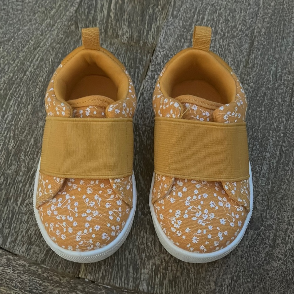 *SOLD* Oshkosh b'gosh baby/toddler shoes